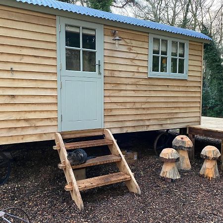 Chez Maurice Luxury Shepherds Hut With Bath And Hot Tub Kelling Esterno foto