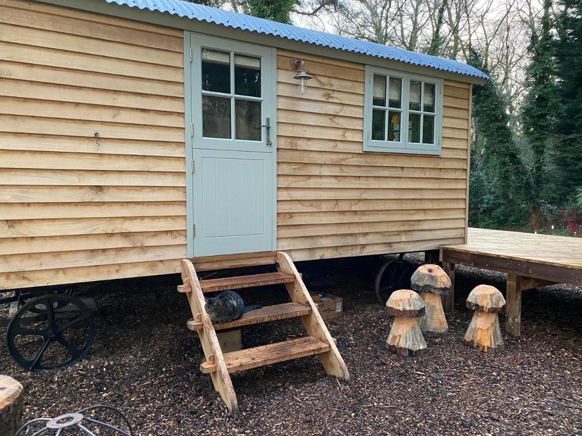 Chez Maurice Luxury Shepherds Hut With Bath And Hot Tub Kelling Esterno foto