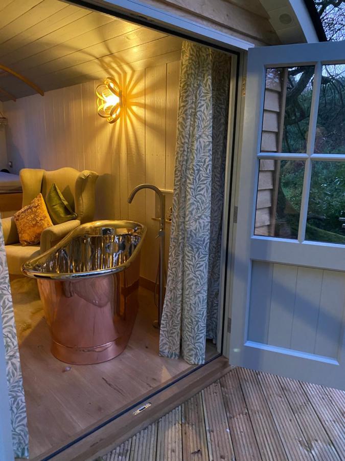 Chez Maurice Luxury Shepherds Hut With Bath And Hot Tub Kelling Esterno foto