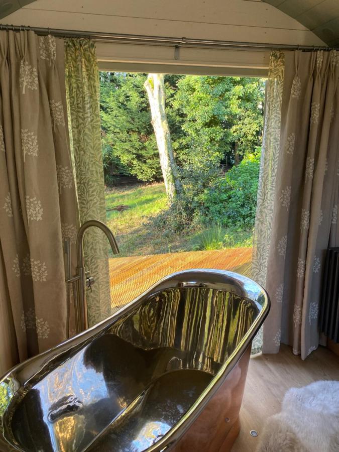 Chez Maurice Luxury Shepherds Hut With Bath And Hot Tub Kelling Esterno foto